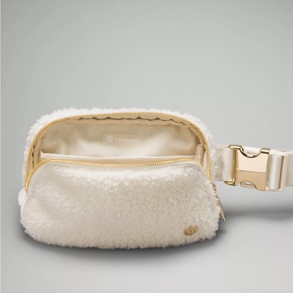 Everywhere Belt Bag Fleece White Opal Gold - Picture 3 of 3